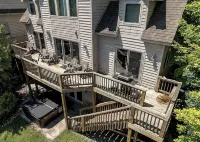 Lake Views! HOT TUB! Walk to Lake Rentals, Coffee & Eats. Minutes to Everything! - Chalets