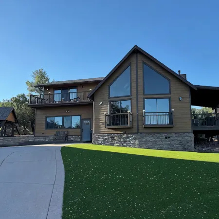 3-bedroom home in Pine-Strawberry with WiFi, fitness room, AC, no pets