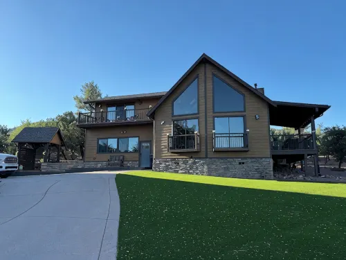 3-bedroom home in Pine-Strawberry with WiFi, fitness room, AC, no pets