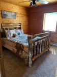 Beautiful, newly renovated log lakefront home, 3BD, 2 BA, high speed WiFi