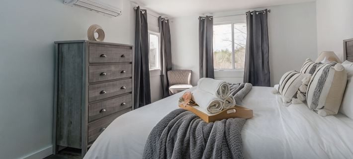 Cozy Contemporary River's Edge Retreat Hotels in Kennebunk