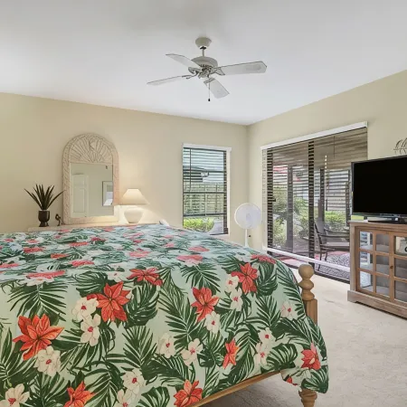 Beautiful, Remodeled Villa Within Walking Distance to Vanderbilt Beach!!