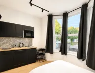 Central Studio in the Heart of Hounslow! - Kitchens