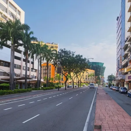 Kinabalu Daya Hotel at Gaya Street Отели рядом с достопримечательностью «Часовая Башня Аткинсон»