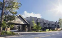 The Landing Resort and Spa - parking