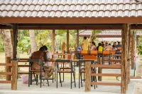 The PP.Beach Resort - Parking