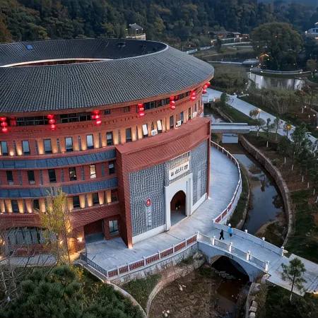 Hejun Town Student Enclosed House Hotel