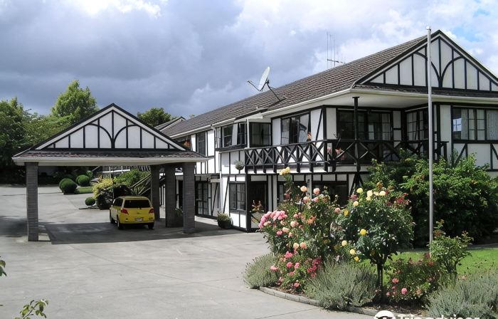 Kingswood Manor Motel