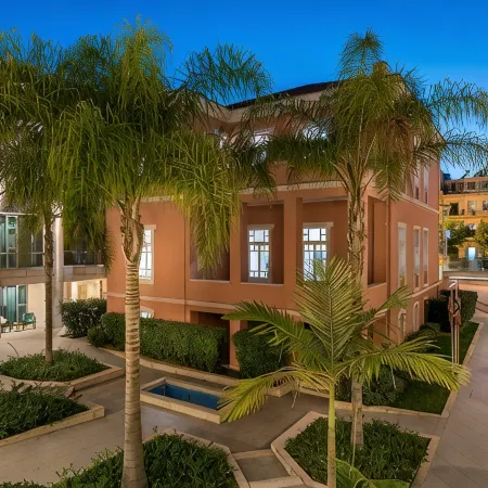 Trianon Luxury Apartments & Suites