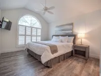Charming beach cottage! Near Seaside with easy beach access! Love pets! - Wifi