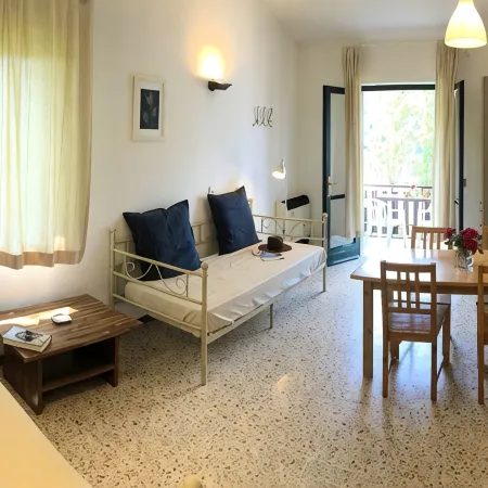 Directly on the lake with panoramic views