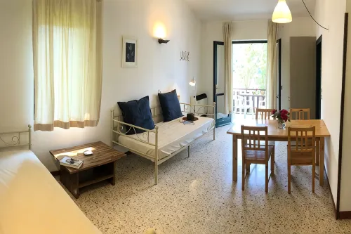 Directly on the lake with panoramic views