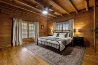 The Lodge / Hot Tub, Arcade, Firepit, Game room! - de charme