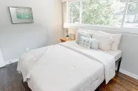 Cozy Pet Friendly 3BR - Fenced Yard - 1Mi HPU & DwnTwn - Furniture Market