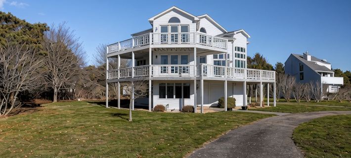 MV Beach Escape - Spacious Katama Beach House. Booking 2027 Hotels in Edgartown