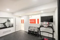 Amazing Home Near IU's Campus with Indoor Basketball Gym & Outdoor Pool/Hot Tub - Gym