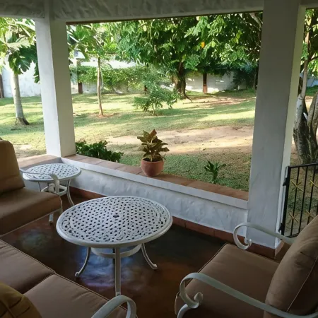 HCS Bungalows, Turtle Bay Rustic Bungalow with garden, Flat #1