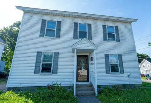 Charming 3-bedroom apartment with WiFi, AC in lovely Leominster