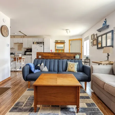 Cozy Cottage near downtown brings Georgetown Lake & Fairmont to your fingertips!