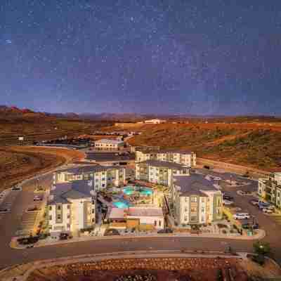 Pools, Waterslide, Lazy River / Near Zion NP & the Rush Funplex Hotel Exterior