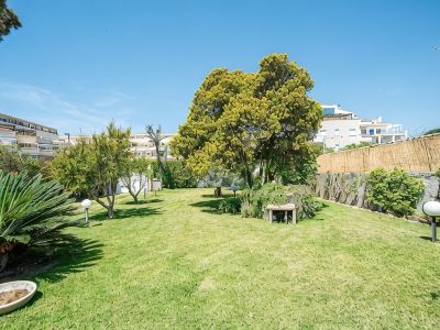 Gorgeous villa with direct descent to the sea