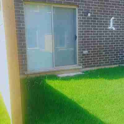 Modern Suite Near Hamilton Airport Hotel Exterior