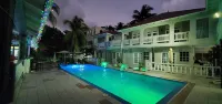 Studio w Pool Near IGY Marina, Beach & Amenities  호텔