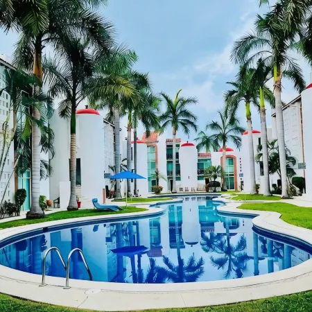 Ixtapa Family Vacation condo - 3 mins drive to hotels zone and beaches!