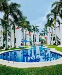 Ixtapa Family Vacation condo - 3 mins drive to hotels zone and beaches!