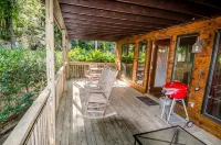 Cute family cabin w/hot tub