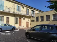 Parking with Free Private Parking and Access to 2 Bicycles. - 公寓