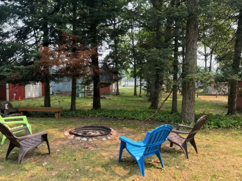 Oak Tree Retreat - Steps away from water fun!