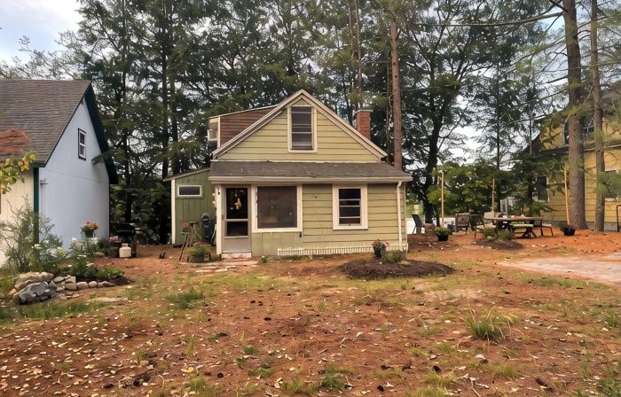 Sweet vintage cottage on Mountain View Lake, 2024 updates, next to Lake Sunapee