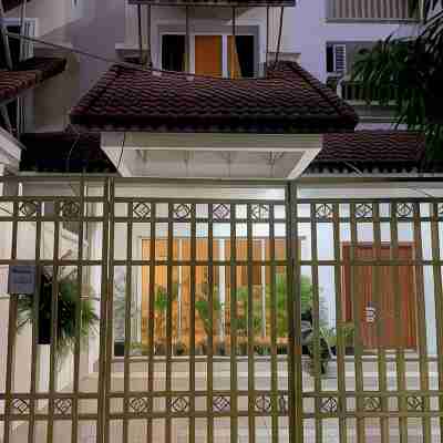 D32 Homestay Hotel Exterior