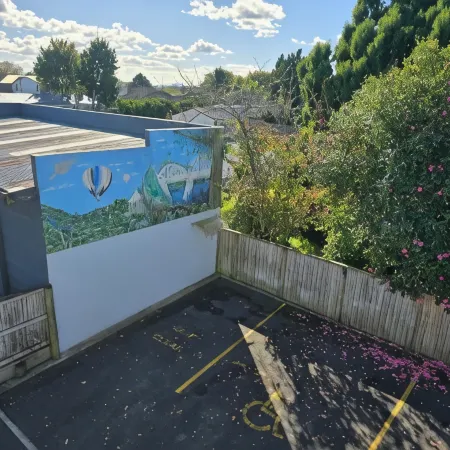 Microtel Lodge Hamilton - Hostel