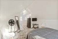 Lansing 3Br Near Downtown — Game Room & EV Garage
