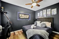 Close to Drake/Downtown - Filled With Amenities, Pet Friendly, Hot Tub, Theater!