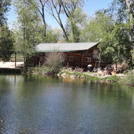 Hand Crafted Log Cabin, minutes away from your outdoor adventure
