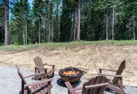 Forested Oasis for the Whole Family- Pet Friendly! Game Room, Hot tub and more! - 샬레 호텔