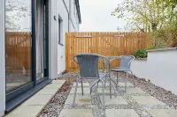 Trevone, Padstow-Modern Apartment minutes from sandy beach and SW coast path - 4-Star