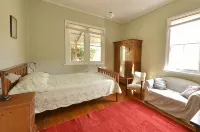 Grevillea Cottage - Family and Group Getaways