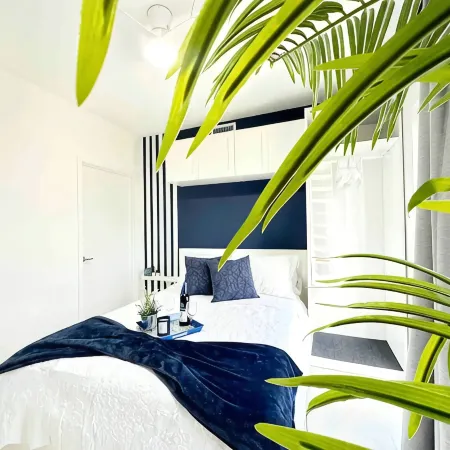 Luxurious Blue Studio! The Keys, Everglades, Biscayne N. Park, Redlands & Miami