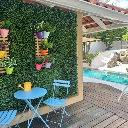 Yemaya Guesthouse Curaçao; fits up to 3guests - has an amazing Pool with Slide!