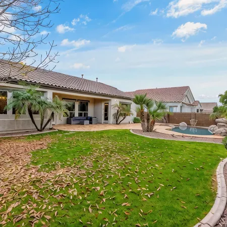 High End Home w/Heated & Cooled Pool, Fire Pit, Game Room and Golf Nearby