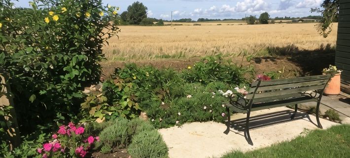 Riverside Cottage is a quiet haven for two. Right on the East Stour river. Ξενοδοχεία στην πόλη Ashford