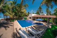 Beautiful Beachfront house, ideal for big families - Pools