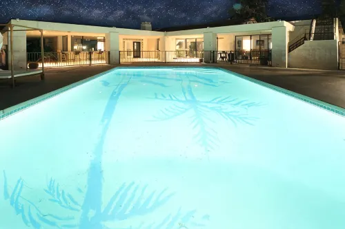 Private villa on 8acres with heated pool and spa.  10 mins. From JTNP entrance. - Homestays