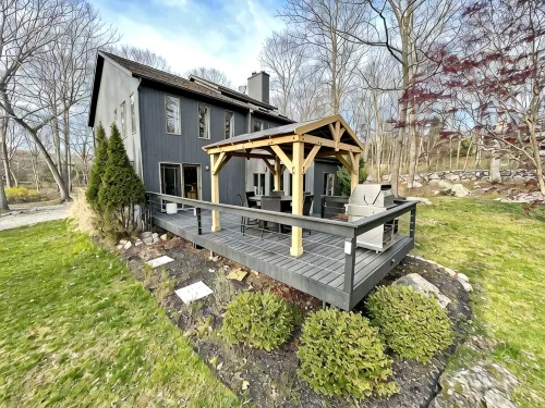 Secluded Farmhouse Retreat - Minutes from Mystic - 4-Star