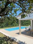 Typical house with swimming pool - Ailelere Uygun