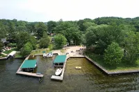 Canary Cottage: Lakeside, Boat Slip, Beach, Family Friendly - 2-Star